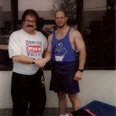 Mike Mentzer and Dave Durell shaking hands.