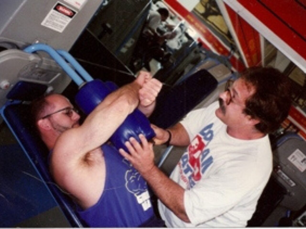 mike mentzer training dave durell on the nautilus chest fly